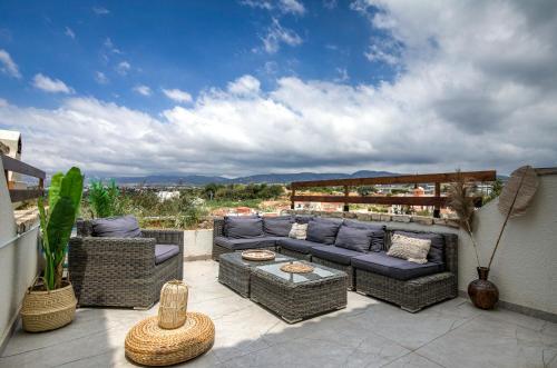 Best sea view BOHO house with a panoramic terrace, 900 m to beach