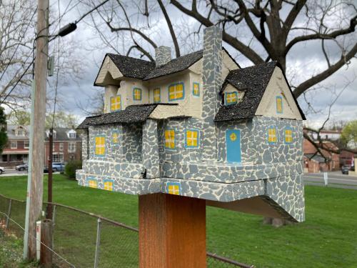 a model of a house on top of a wooden post at Sleepy Hollow Manor in Gettysburg