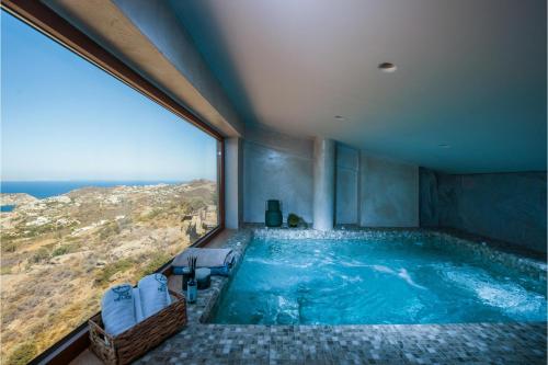 Hồ bơi trong/gần Villa Ouranos - Where the World Unfolds Before You