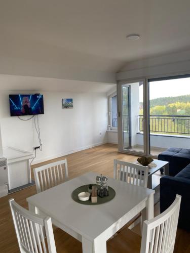 Μια τηλεόραση ή/και κέντρο ψυχαγωγίας στο Apartman Milakovic