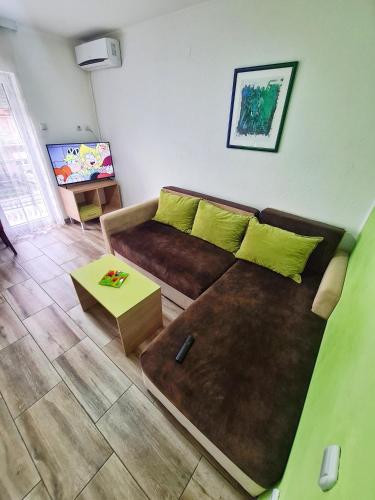 a living room with a couch and a table at Vila Aleksandra 2 Apartman 6 in Soko Banja