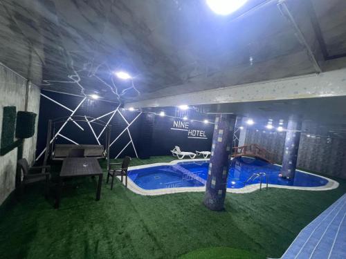 Bazén v ubytování NINE Hotel Baku 9 nebo v jeho okolí