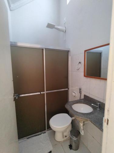 Ένα μπάνιο στο Hotel Avenida ao lado do shopping