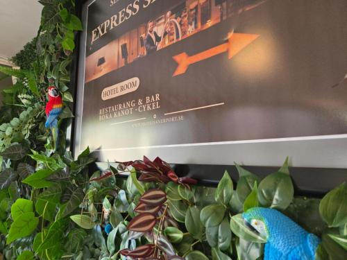 a picture of a bird and some plants at Norrqvarn Hotel & Resort by Vänerport in Lyrestad