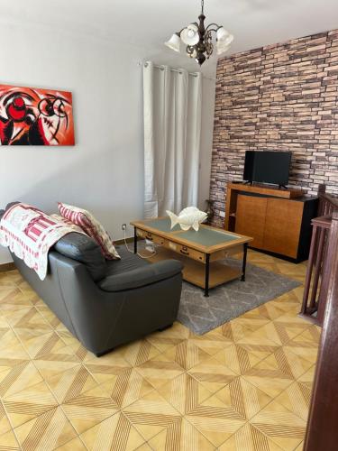 a living room with a couch and a coffee table at Maison de village 3 CHAMBRES in Souto Sico