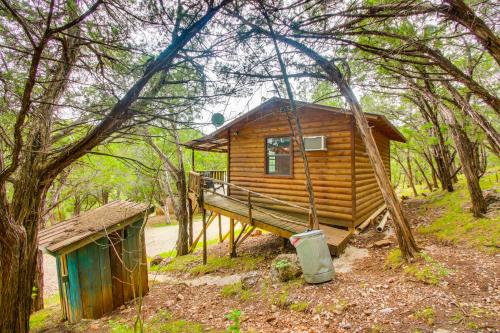 Zahrada ubytování Cedar Falls Cabins #6 Hillside with Views!