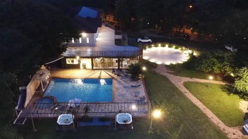 an aerial view of a swimming pool at night at Stallage Hotel in São Pedro