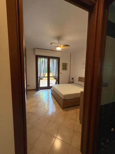 a bedroom with a bed and a large window at Dalla Bibi in Quarto Inferiore