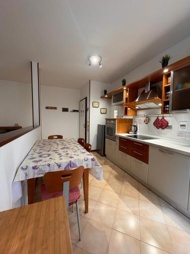 a kitchen with a table and a dining room at Dalla Bibi in Quarto Inferiore