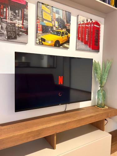 a flat screen tv on a wall in a living room at Dalla Bibi in Quarto Inferiore