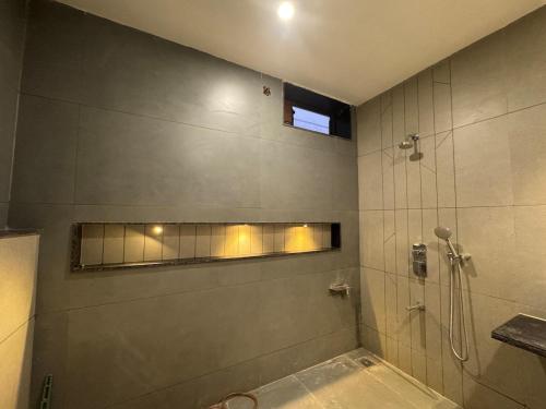 Afbeelding uit fotogalerij van Luxury 4BHK w Deck NRI Friendly Stay Vadodara in Vadodara