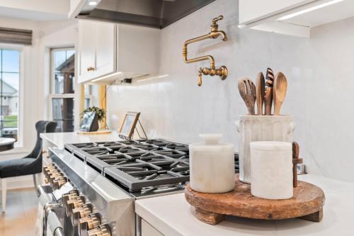 Dapur atau dapur kecil di The Luxe Reserve