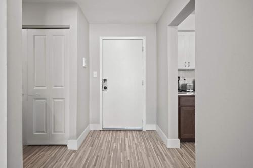 Η κουζίνα ή μικρή κουζίνα στο Stylish & Modern Unit Prime Location & Comfort