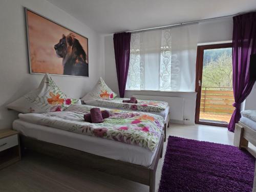 Postel nebo postele na pokoji v ubytování La Casa Suciu