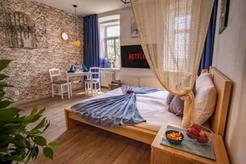 Ένα ή περισσότερα κρεβάτια σε δωμάτιο στο Bašty Apartments