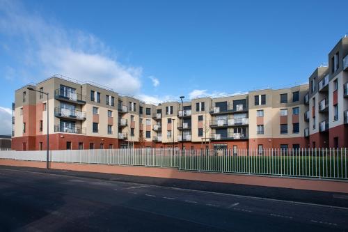 a row of apartment buildings on a city street at DOMITYS Résidence Séniors - La Palangre in Le Tréport