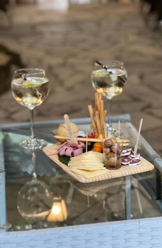 a plate of food and two glasses of wine at Le Cosy in Saint-Aygulf