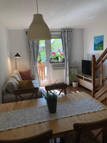 TV a/nebo společenská místnost v ubytování Holiday Home Kristi