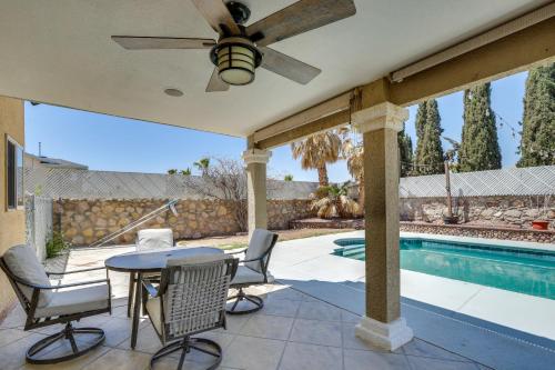 Πισίνα στο ή κοντά στο Patio, Pool and Spa Family Retreat in Horizon City!
