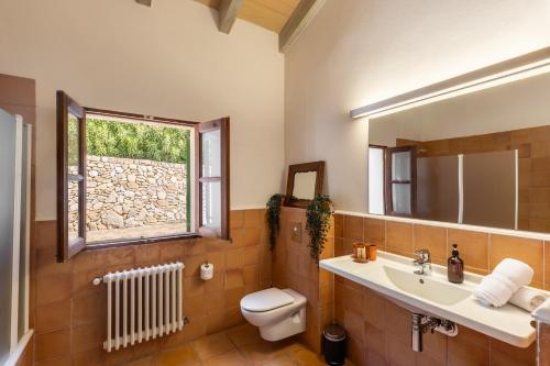 Ένα μπάνιο στο Villa Son Llarg, Estallencs