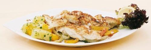 a white plate of food with chicken and vegetables at Gasthaus - Pension Kärntnerhof in Faak am See