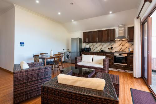 Dapur atau dapur kecil di D'Offay Seaview Apartments
