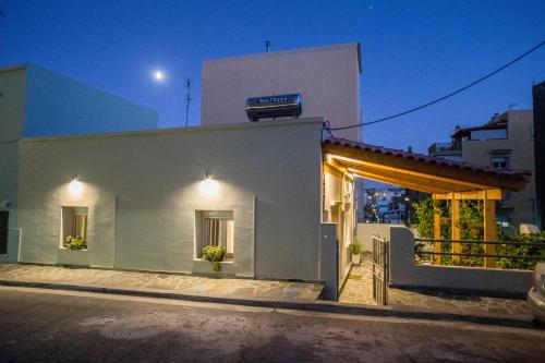 Το κτήριο όπου στεγάζεται  η παραθεριστική κατοικία