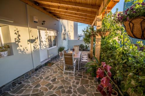 Φωτογραφία από το άλμπουμ του Magda's house στο Λαύριο