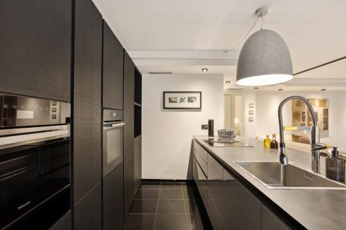 Η κουζίνα ή μικρή κουζίνα στο Apartmaji Portorož - Portorož Mansion Suites