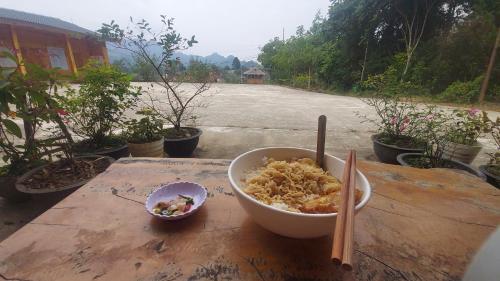 Makanan di atau berdekatan the country house