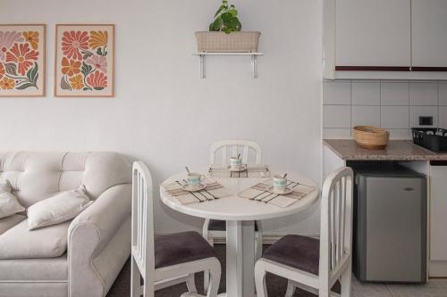 a living room with a table and a couch at Frente al Swissotel, ideal para trabajo y estudios in Quito