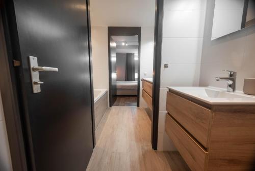 a bathroom with a toilet and a sink and a mirror at Zuiderzeestate 35, prachtig appartement aan het IJsselmeer in Makkum