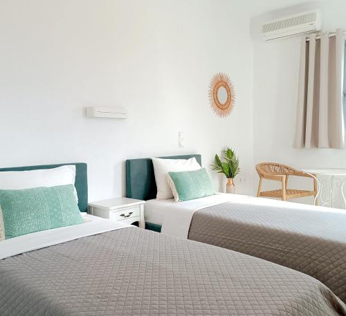 Postel nebo postele na pokoji v ubytování Apanema Paros