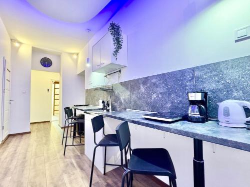 K87 Central Renovated 6BR