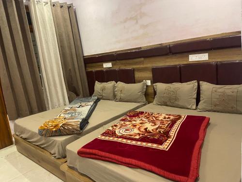 Cama o camas de una habitación en Hotel Kedareswram