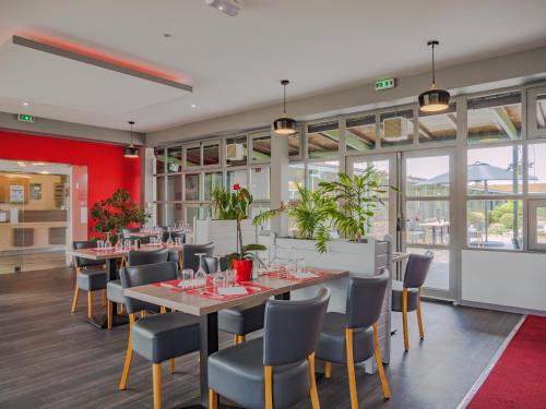 Ресторан / где поесть в Hotel Restaurant Les Jardins D'Epône