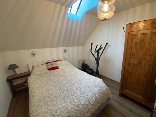 a bedroom with a white bed and a window at Coco Bonnevie in Murat