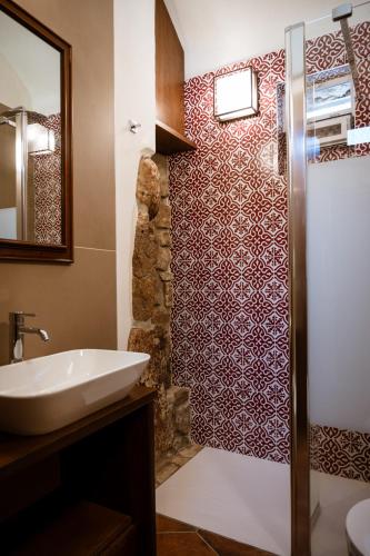 a bathroom with a sink and a shower at Vicolo Effe in Terracina