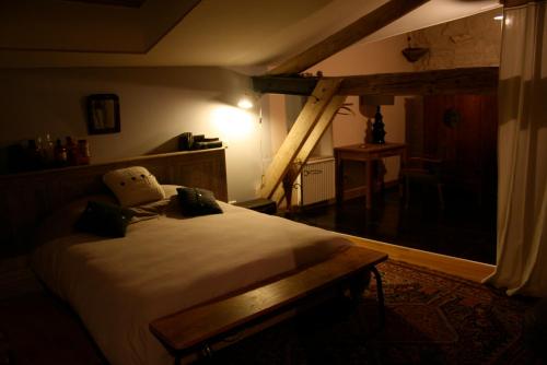 a bedroom with a large white bed in a room at My Tasse de Thé in Saint-Maurice-sous-les-Côtes