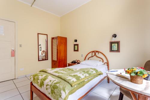 Katil atau katil-katil dalam bilik di Daher Center Hotel