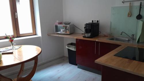 Photo de la galerie de l'établissement studio du cheylard le coquelicot, au Cheylard