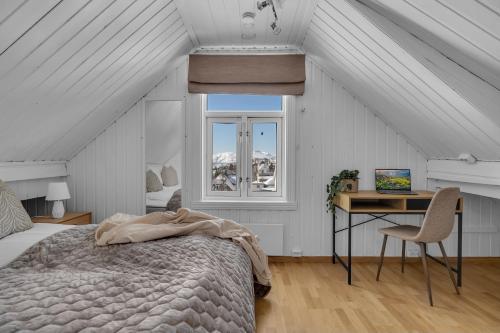 Ένα ή περισσότερα κρεβάτια σε δωμάτιο στο Cozy central loft apartment with amazing view