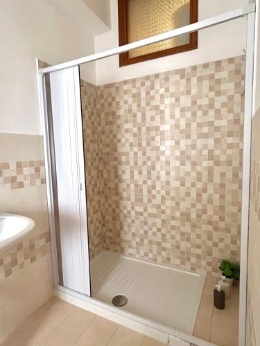 a shower with a glass door in a bathroom at Casa Puglia in Giardini Naxos