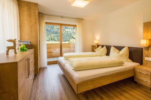 Postel nebo postele na pokoji v ubytování Chalet S Apartments