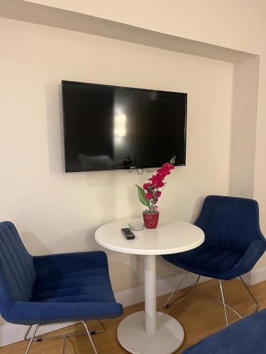 Orbi city bloke Aにあるテレビまたはエンターテインメントセンター