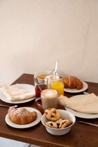 a table with plates of breakfast foods and drinks at Vicolo Effe in Terracina
