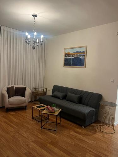 a living room with a couch and a table at יולי גולף in Caesarea