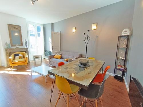 Luchon Holidays, parking, wifi, balcon, cave, T3 8 personnes