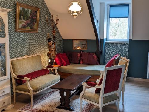 Χώρος καθιστικού στο Auberge des Trains Mythiques Chambres d'hôtes à Gouarec au pied de la Vélodyssée