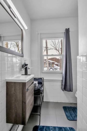 Gallery image of Cozy 3BR Near UB Niagara Falls - Pet Friendly in Buffalo